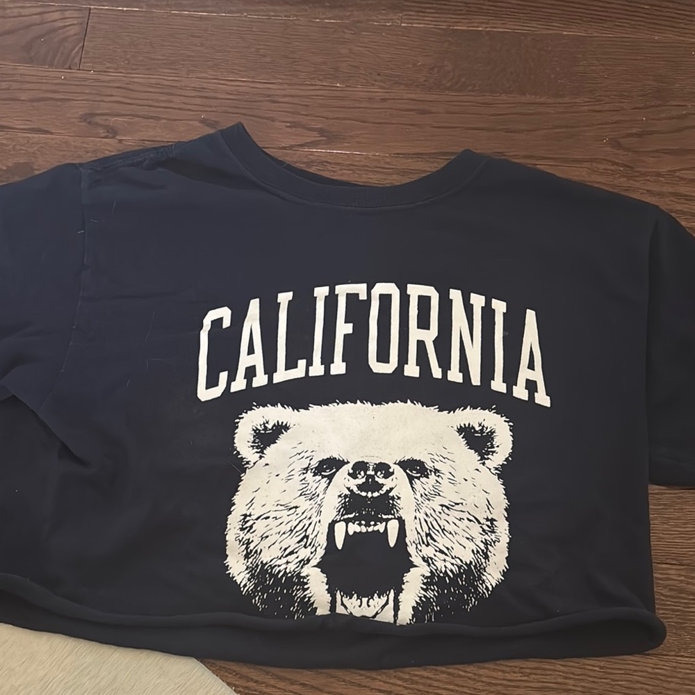 California Bear Women’s Cropped Tee- Navy